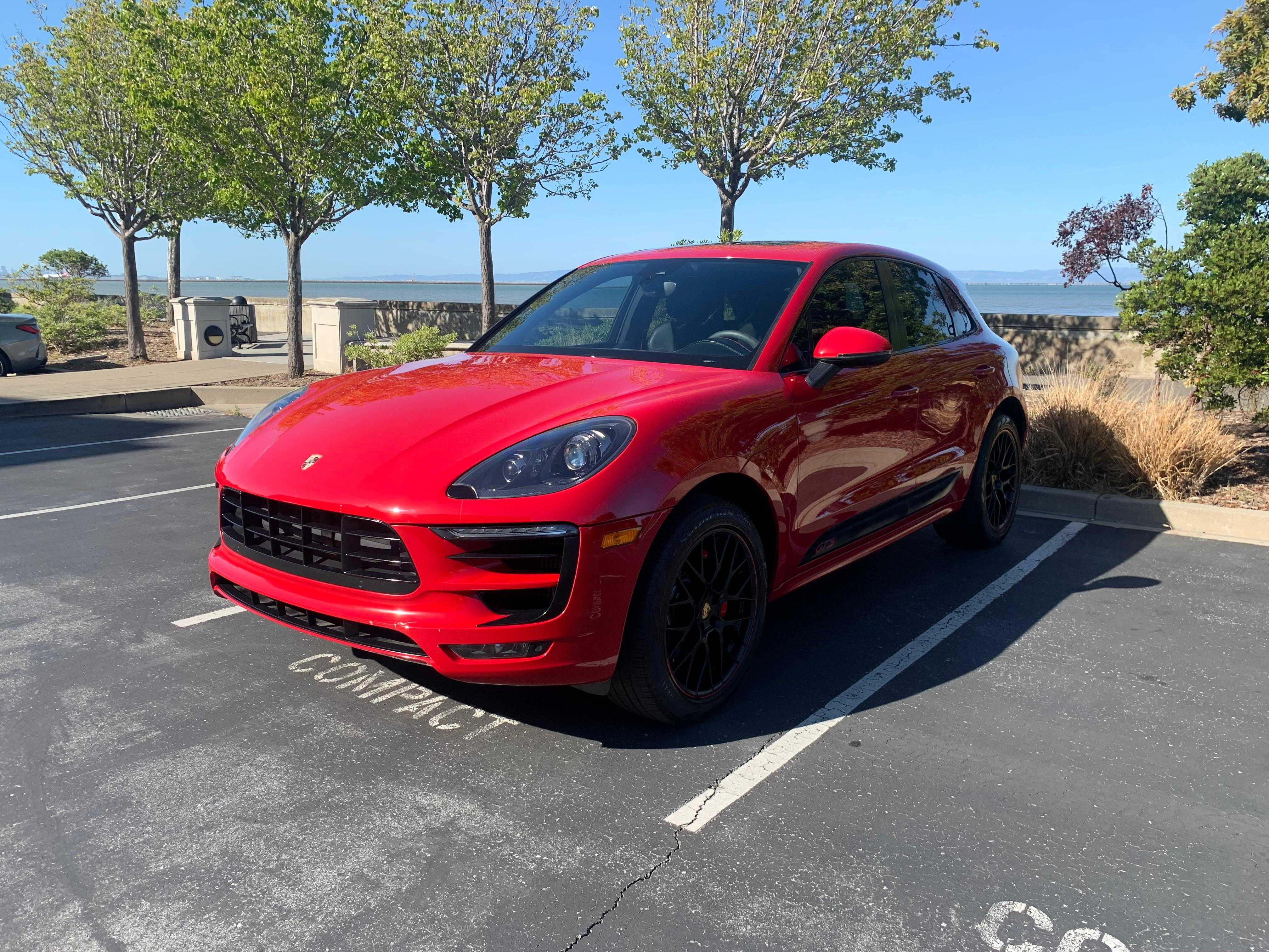 Porsche Macan Image 1