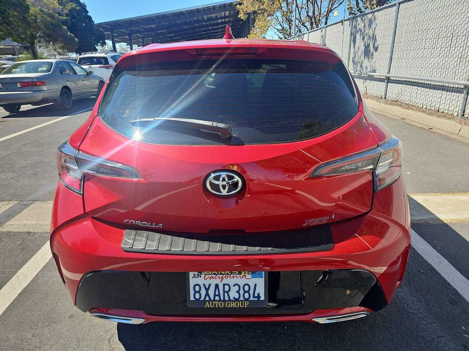 Toyota Corolla Hatchback Image 2