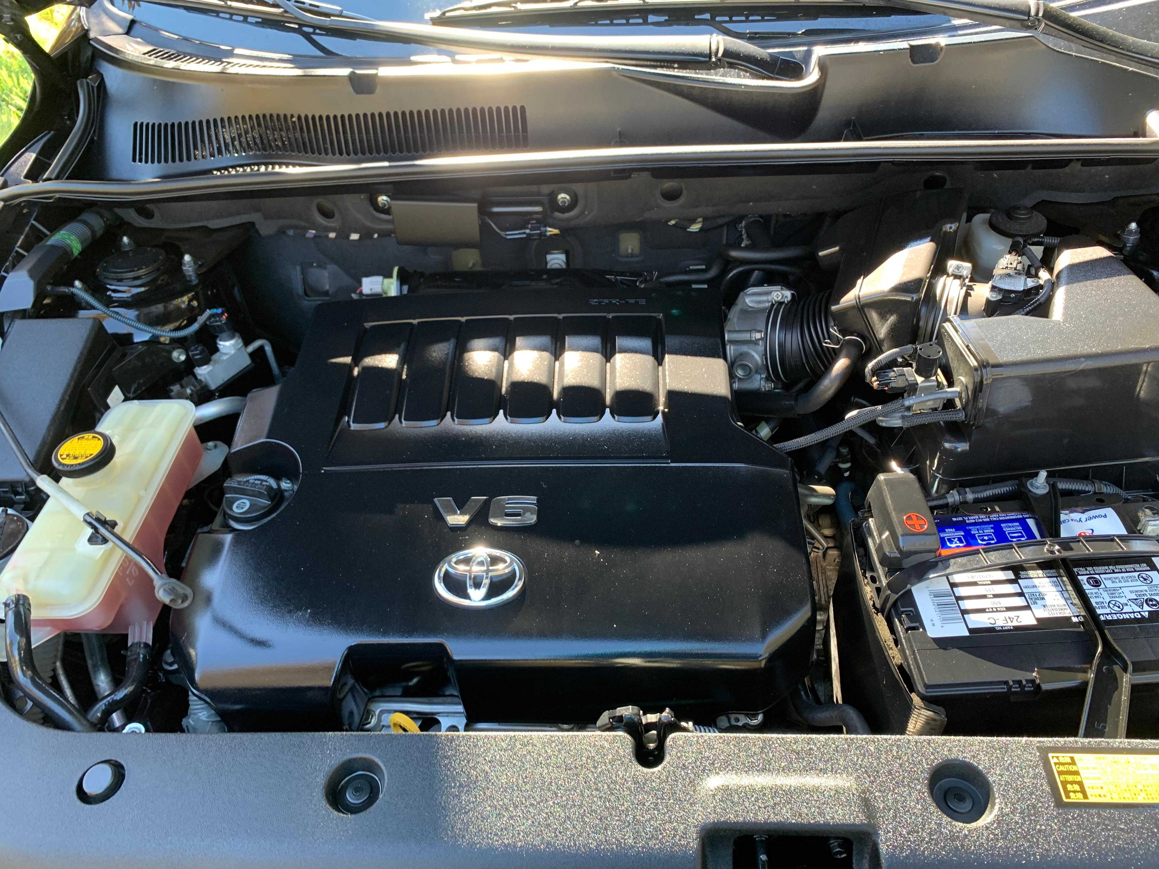 Toyota RAV4 Image 16